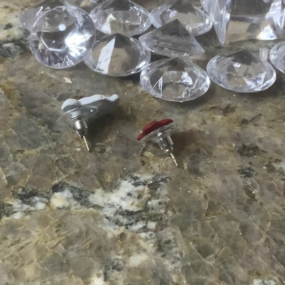 Heart Bunny Pearl Stud Earrings - Picture 6 of 8